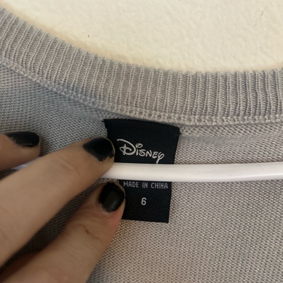 Torrid Disney Sweater Top Womens 6 Gray Minnie Daisy Sequin Bow Scrappy V-Neck - Picture 10 of 10